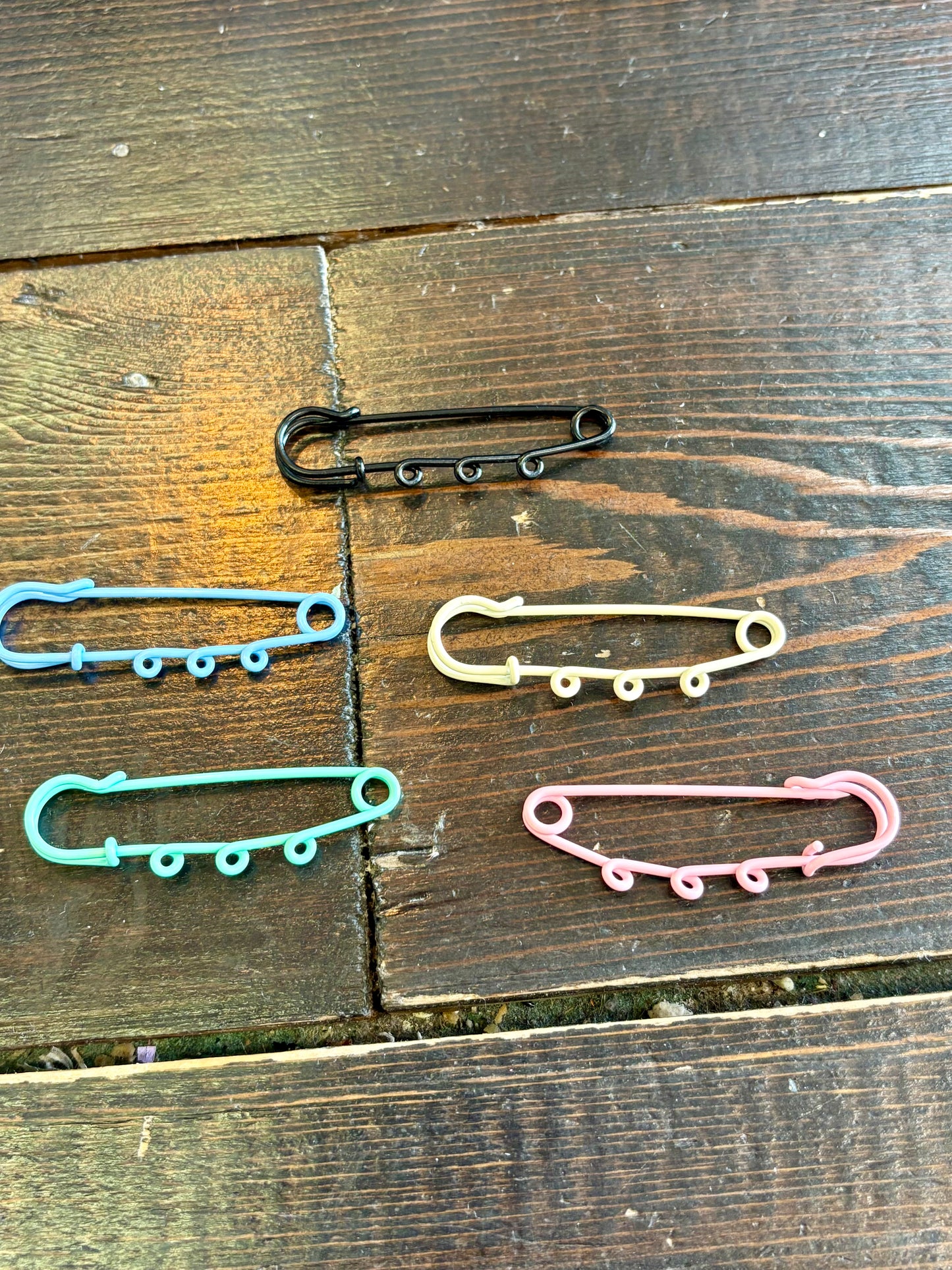 Charm Bar- 3 loop pin