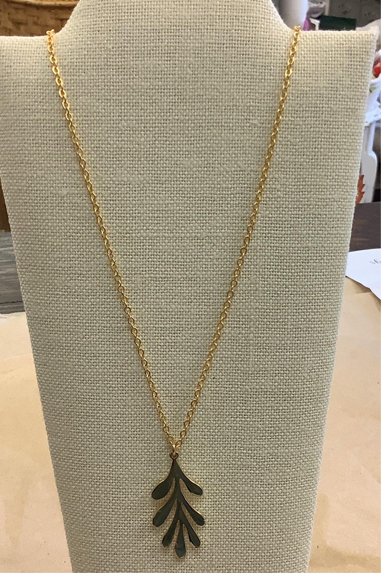 Standout Boutique - Leaves Necklace