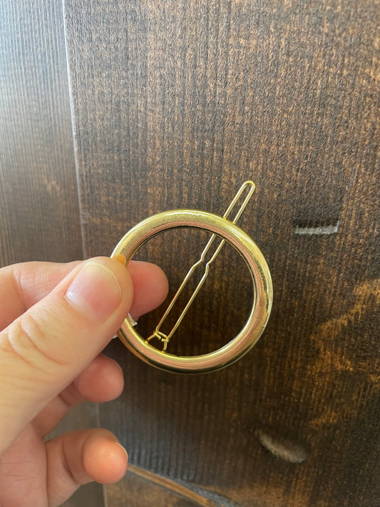Town & Country ~ round gold metal hair clip