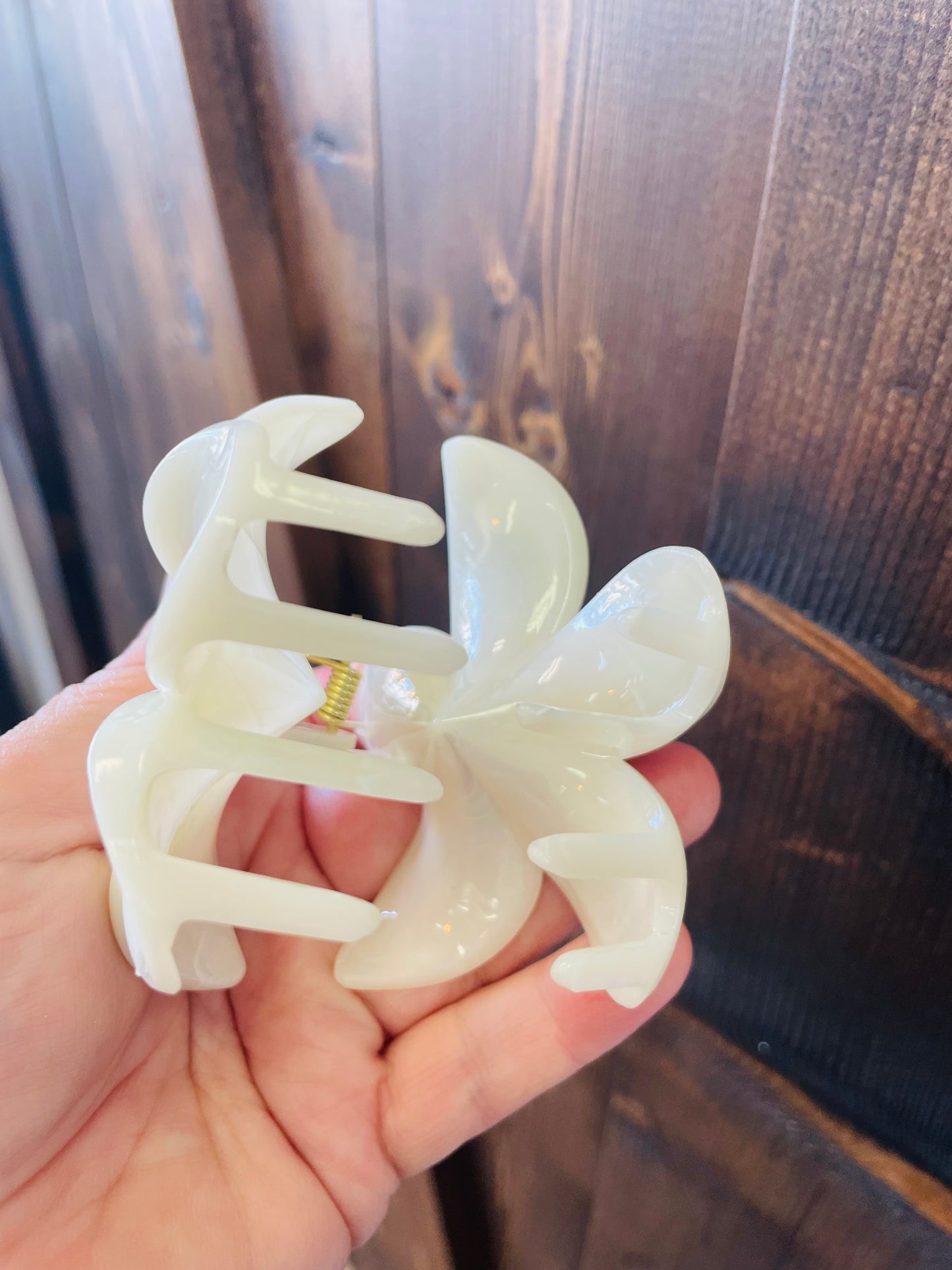 Town & Country ~ hibiscus flower hair clip