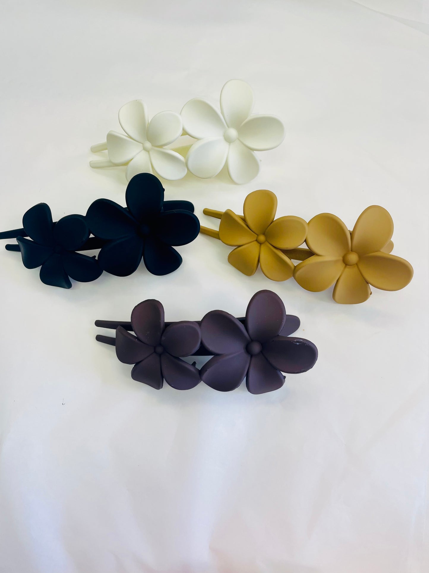 Town & Country ~ double flower long hair clip