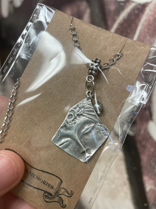 Teaspoon Memories - Antique Mystic faces with added grey pearl pendant