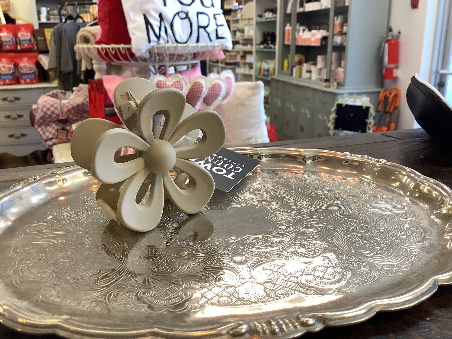 Town & Country - Cut-Out Flower Hair Claw Clips