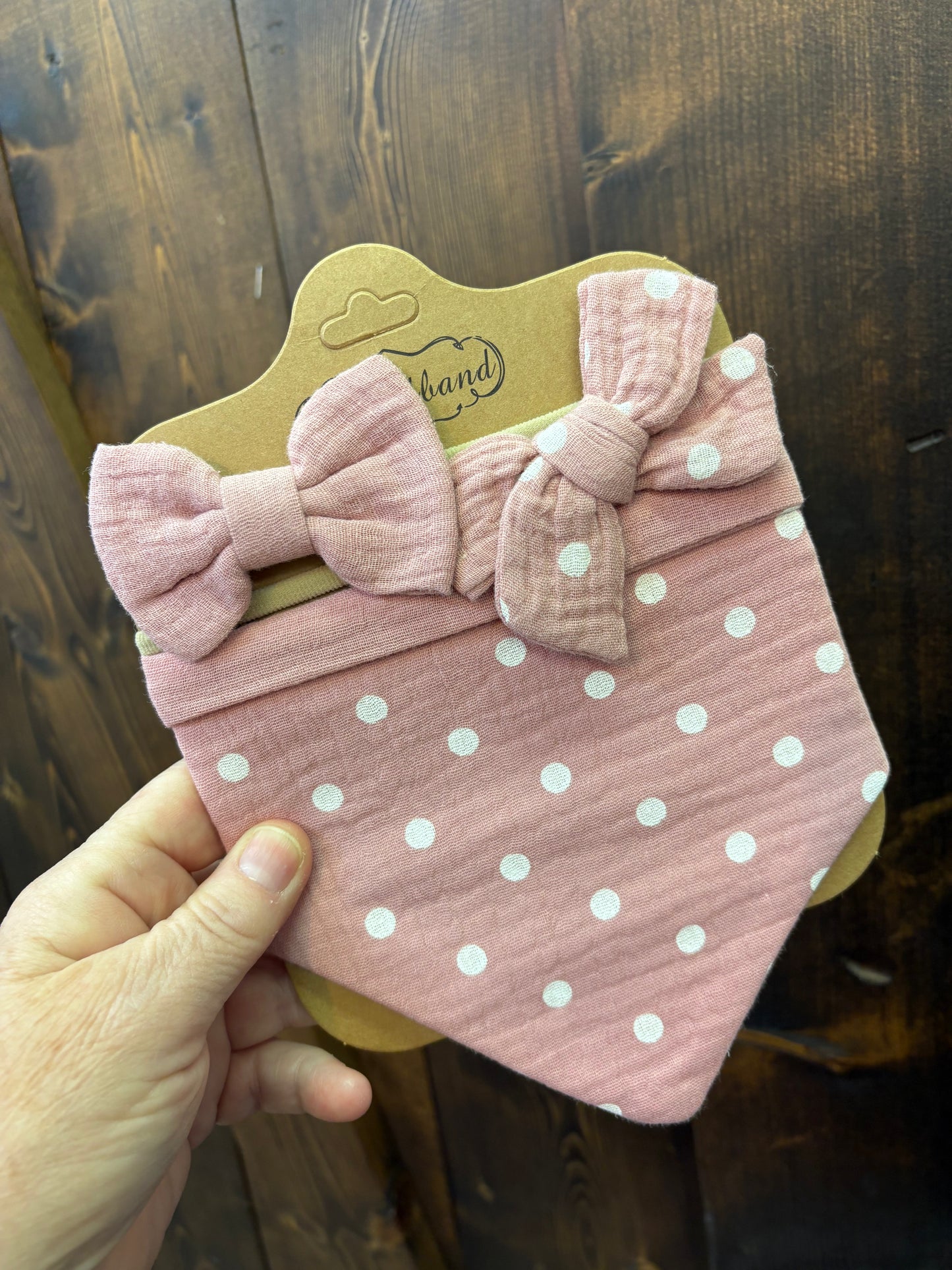 Baby cotton bib& hair bows.