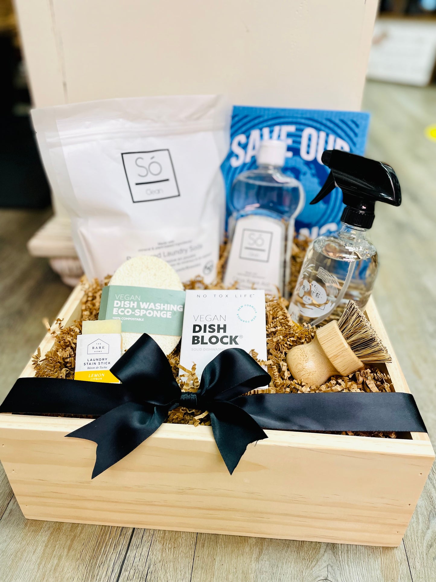 Town & Country - The "Home Sweet Home" Specialty Gift Box