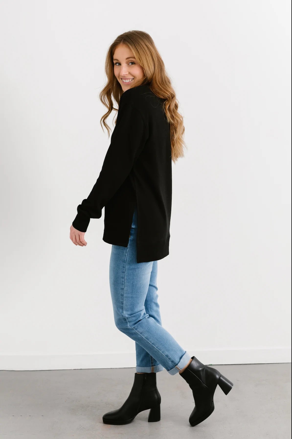 The Roster - Dream without fear- Slit Sweater - Black