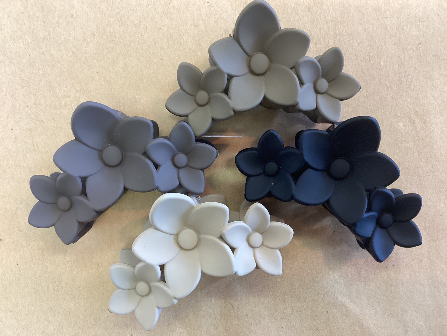 Town & Country - Flower Hair Claw