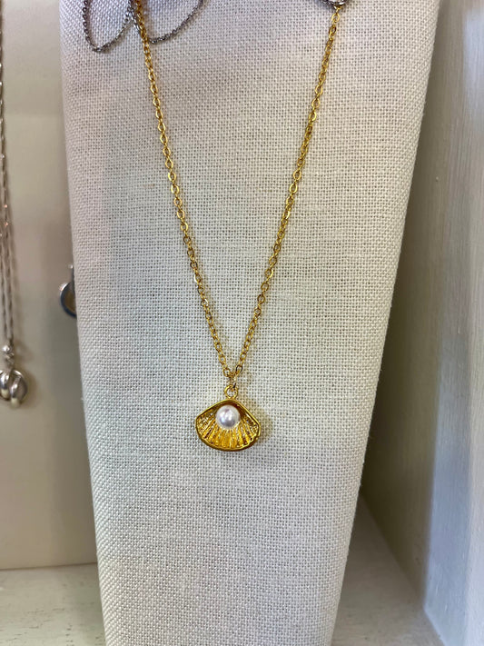 Standout Boutique Shell Pendant