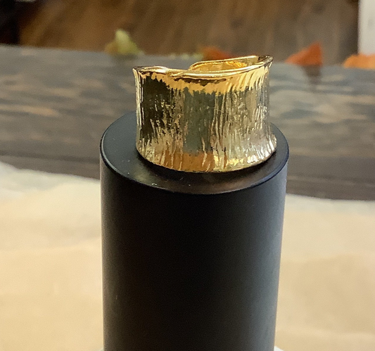 Standout Boutique - Chunky Gold Ring