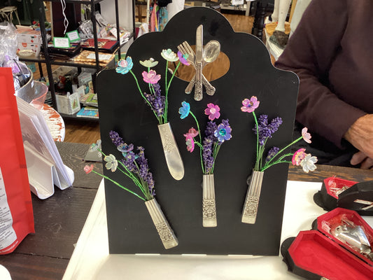 Teaspoon Memories magnet with handmade flowers