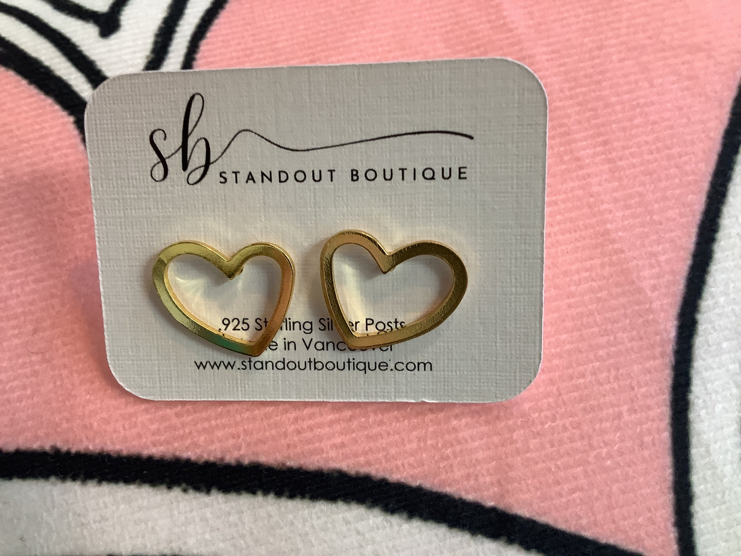 Standout Boutique- Outline Heart Earrings
