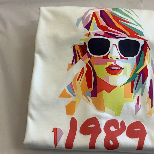 Town & Country - Taylor Swift - Face w/ White Glasses 1989 T-shirt