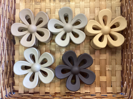 Town & Country - Flower with cut out Hair Claw