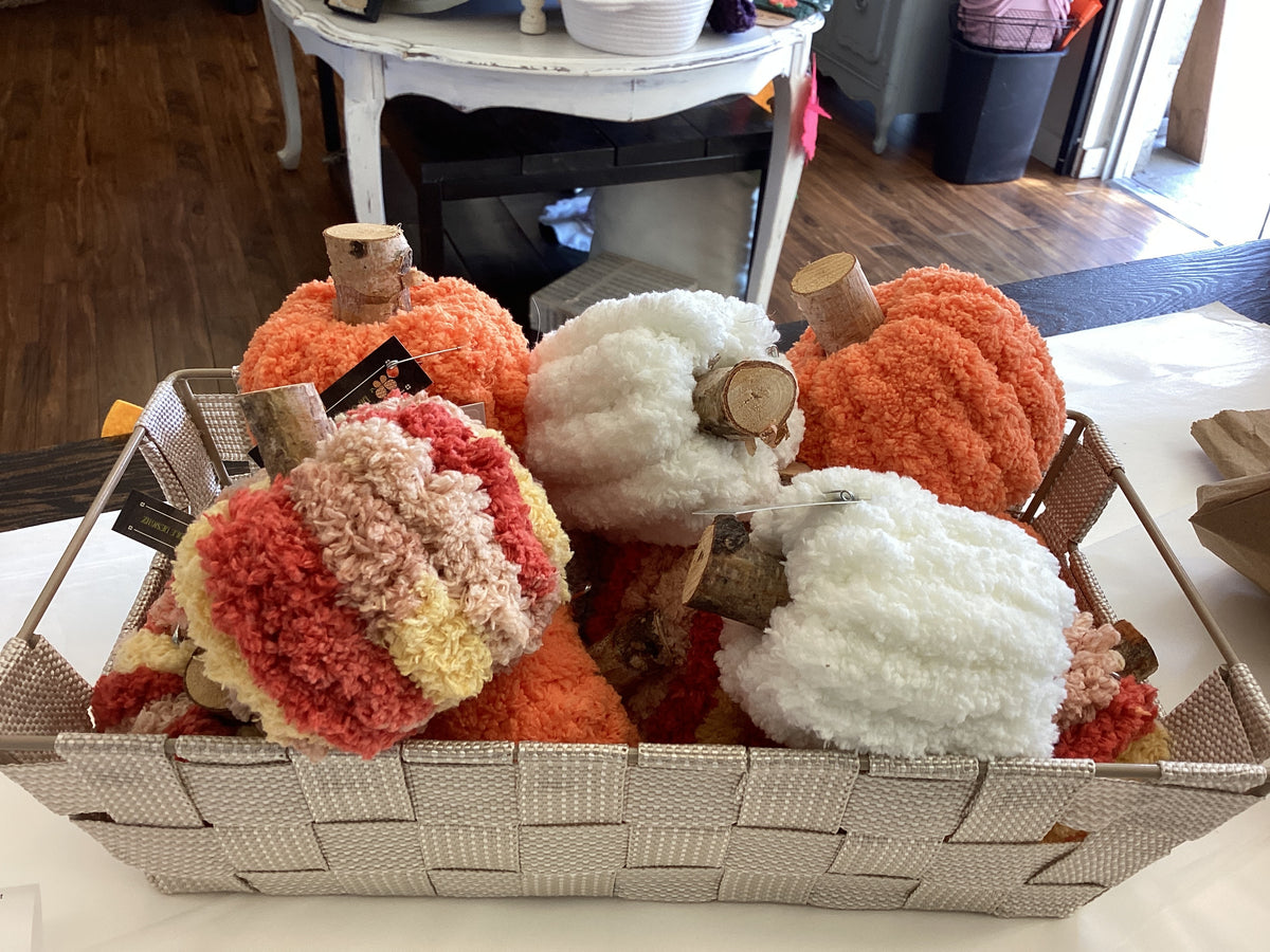 Dipsy doodle designz~wool pumpkins