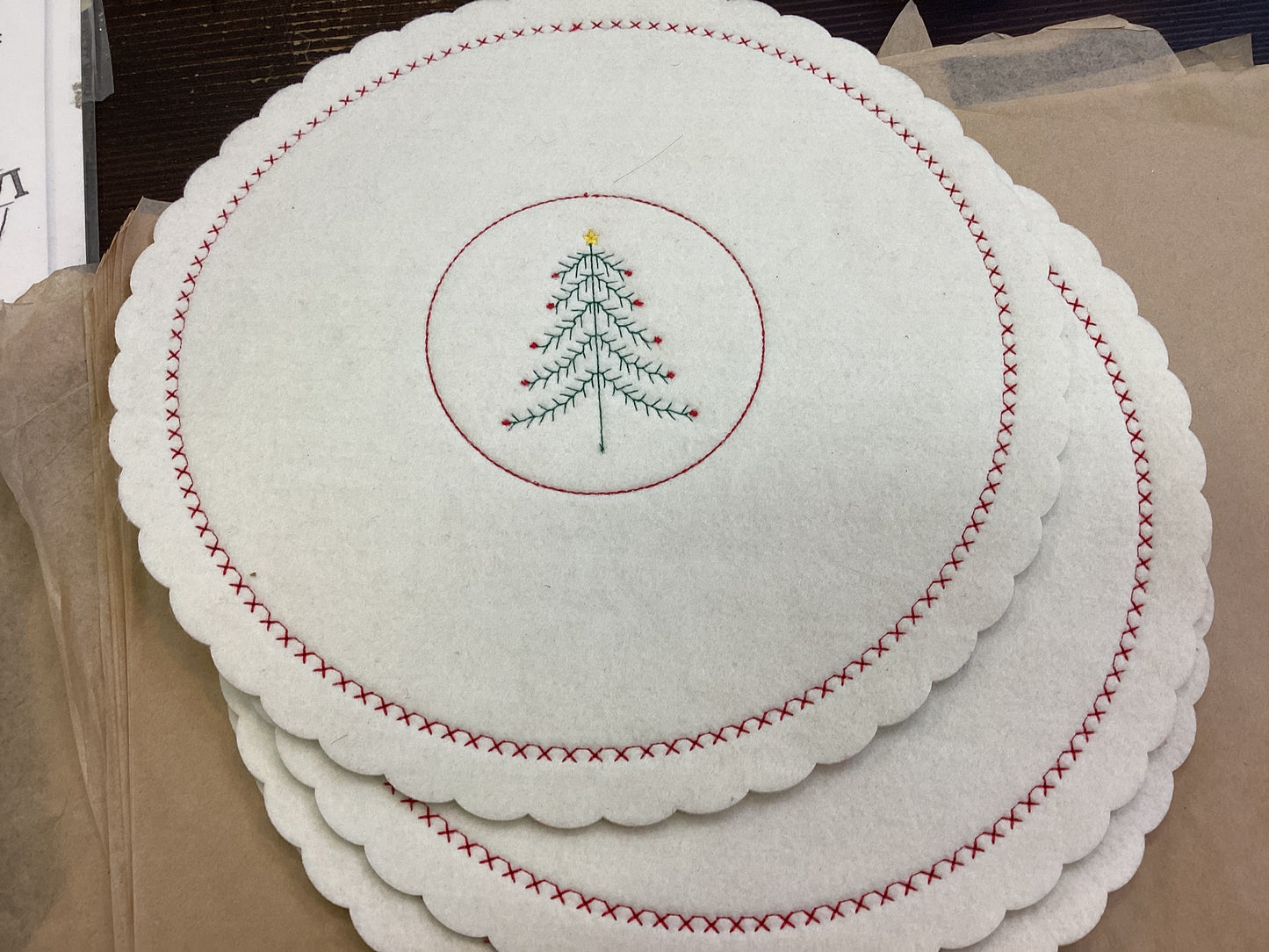 Round Christmas placemat ~ Christmas tree