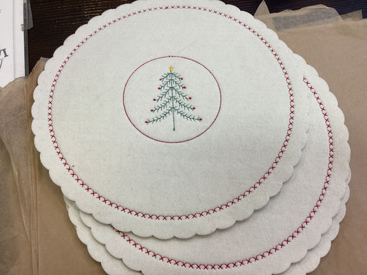 Round Christmas placemat ~ Christmas tree