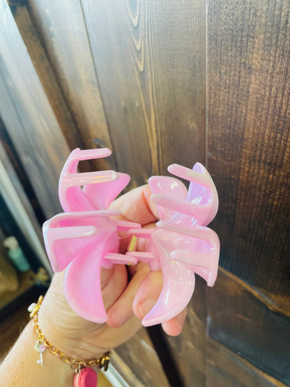 Town & Country ~ hibiscus flower hair clip