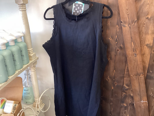 Black scallop sleeveless dress