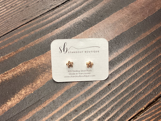 Standout Boutique- Flower Zirconia Earrings