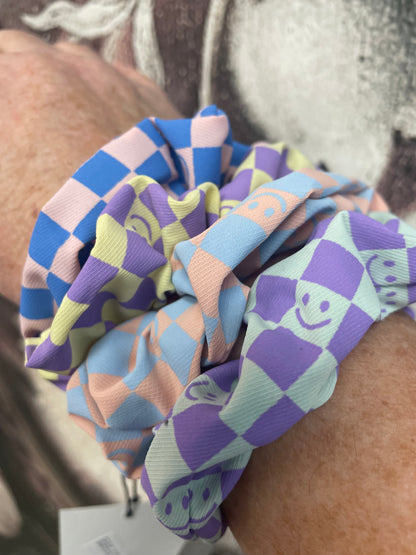 Town & Country - Checkered Scrunchies
