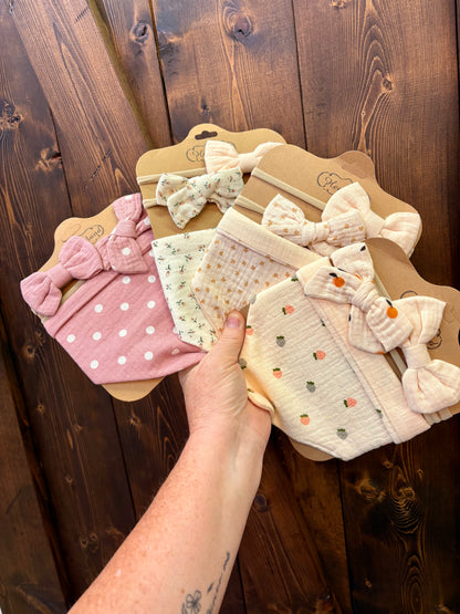 Baby cotton bib& hair bows.