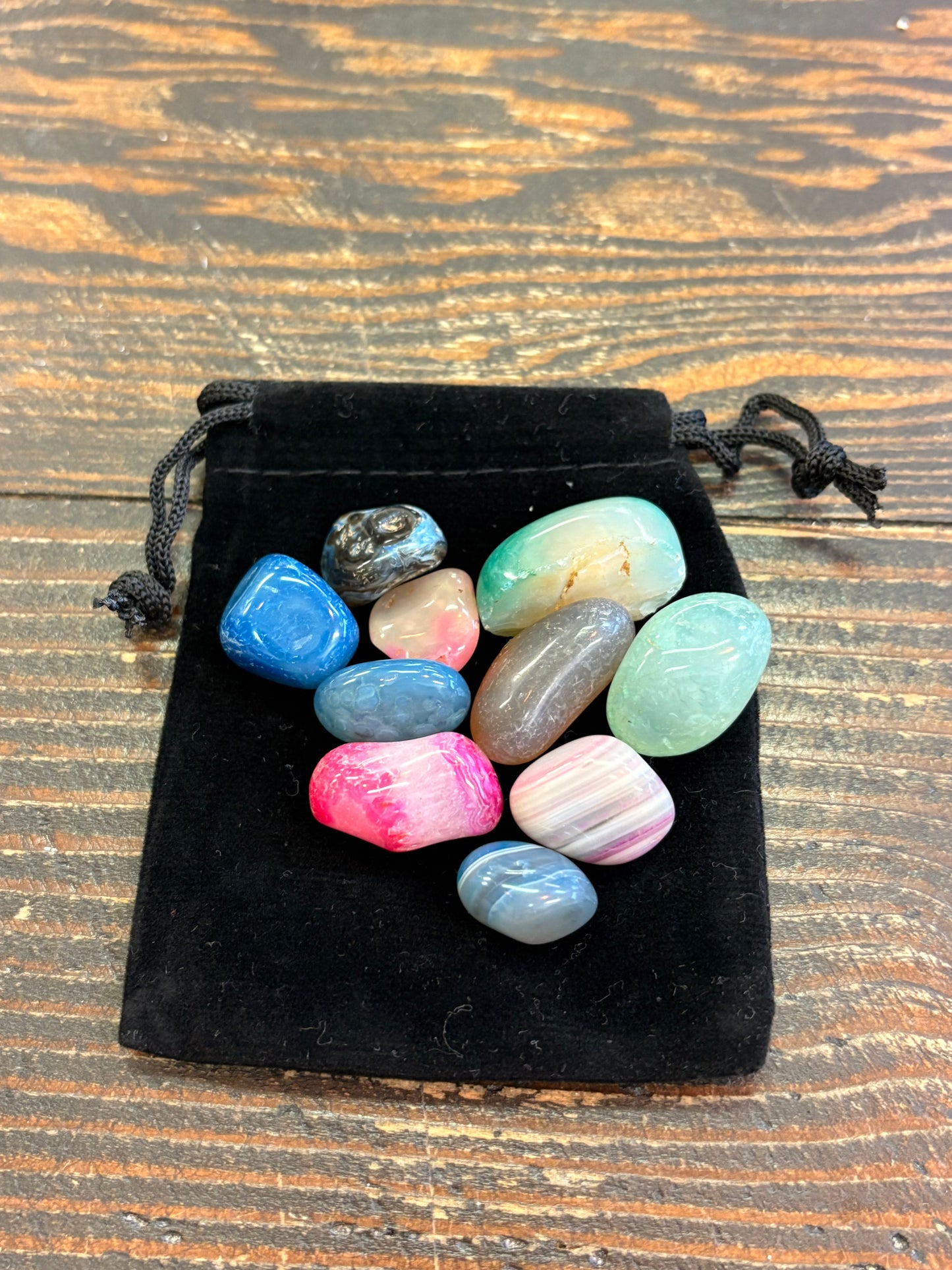 Loose tumbled stones and velvet bag.