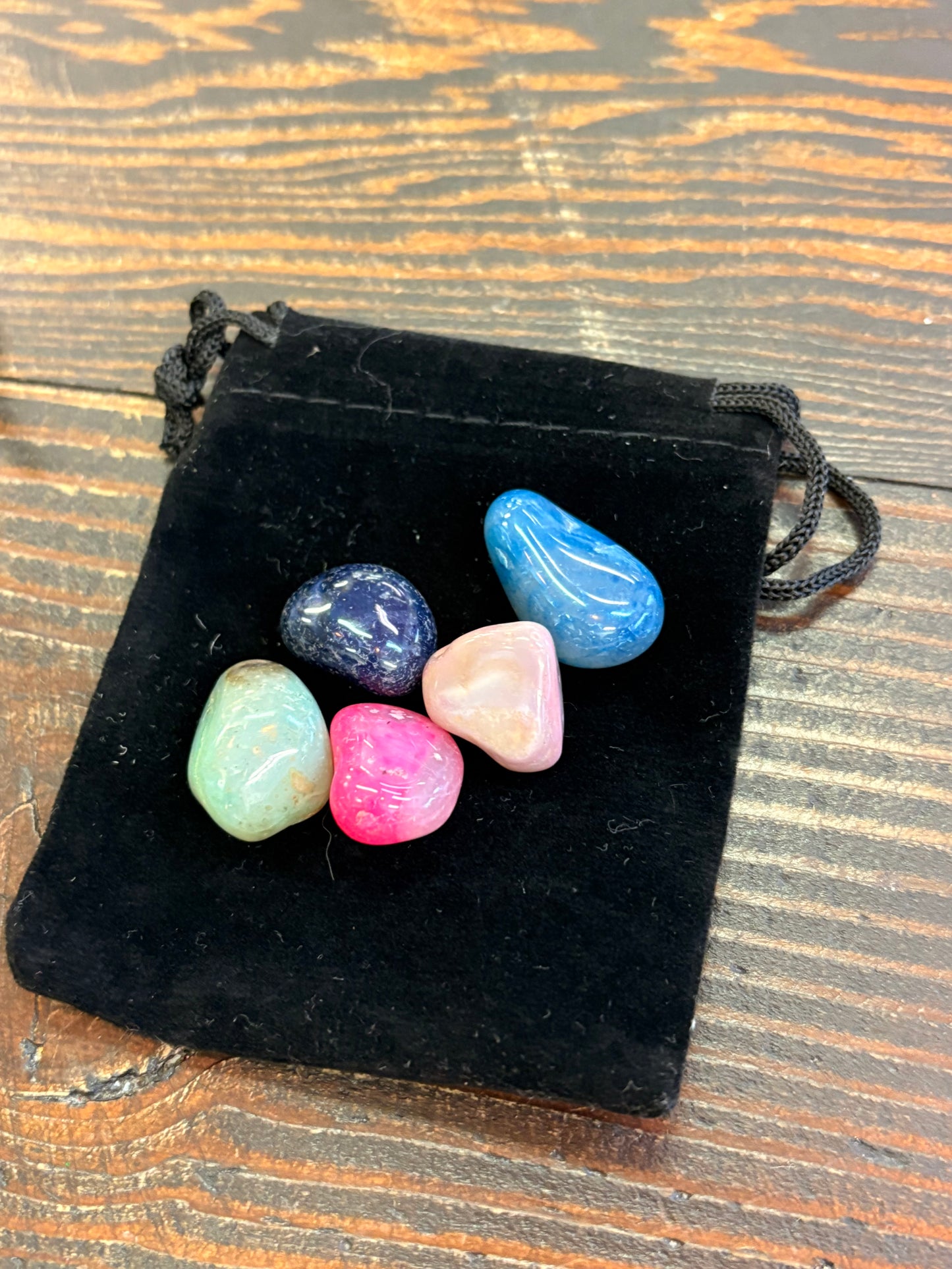 Loose tumbled stones and velvet bag.