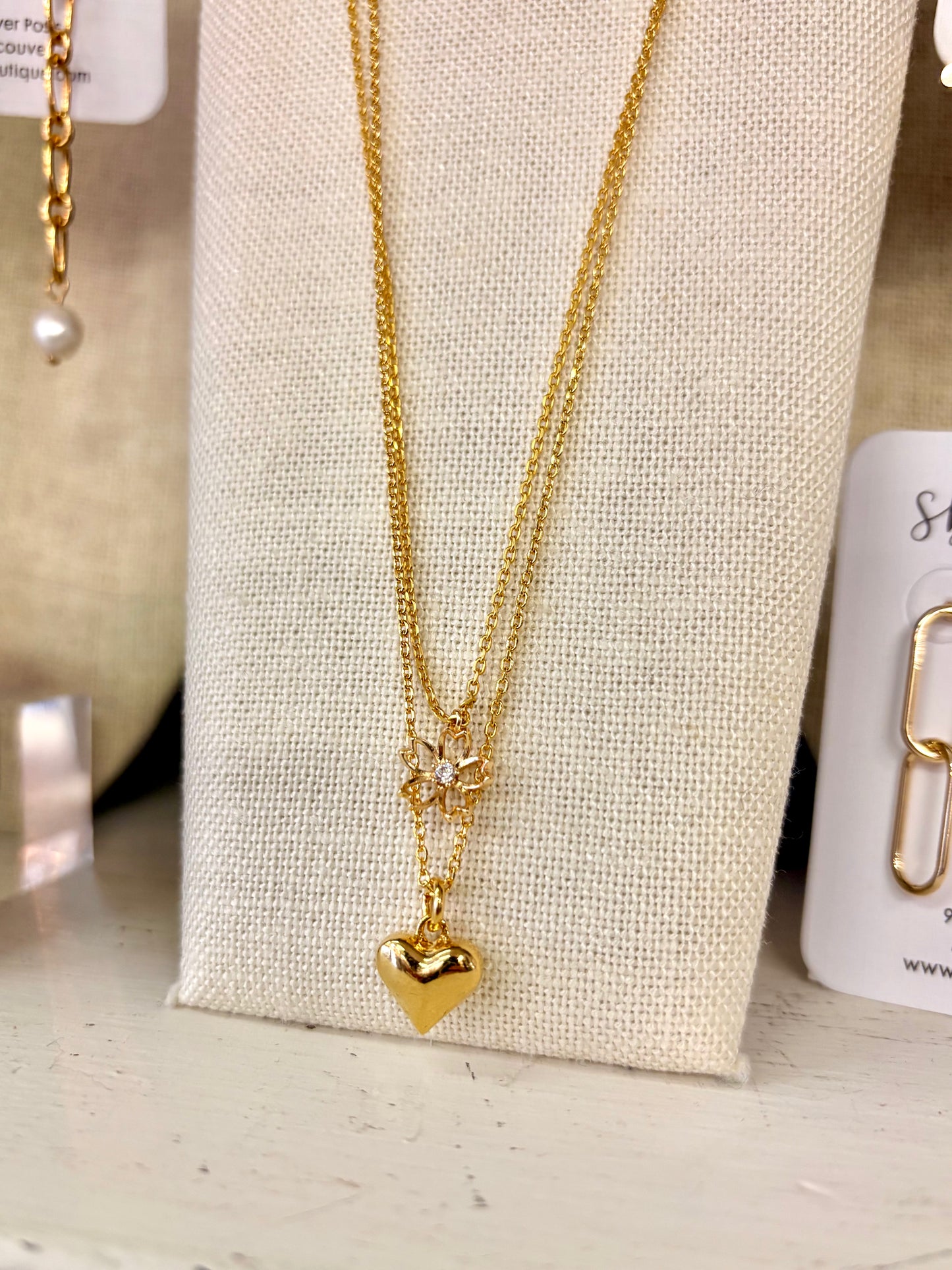 Standout boutique ~ Bold heart necklace