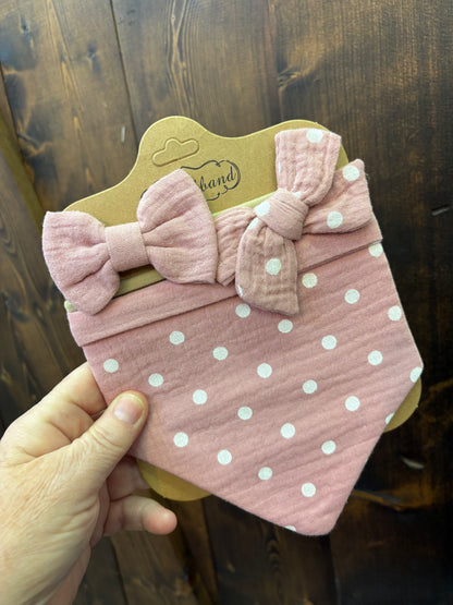 Baby cotton bib& hair bows.