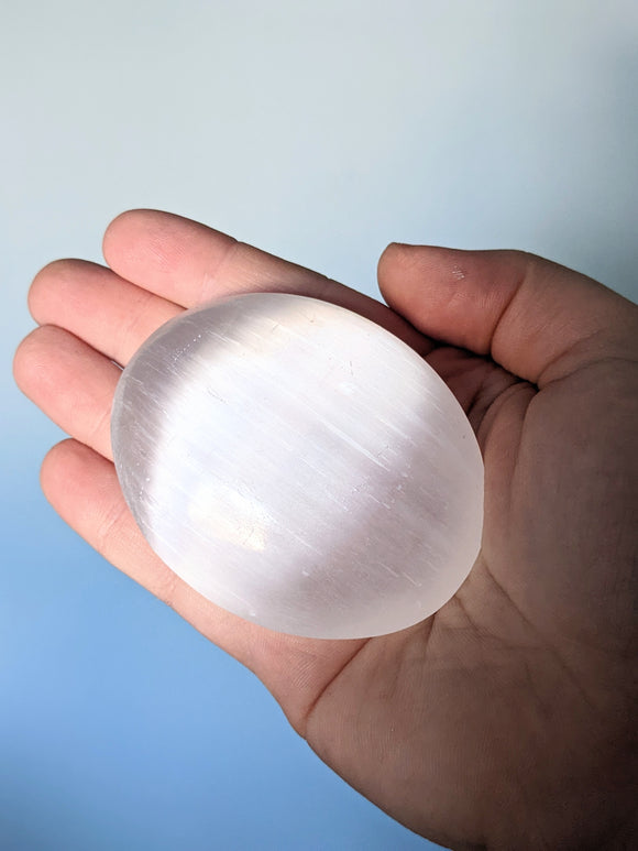 Nova & Cove - Selenite Palm Stone